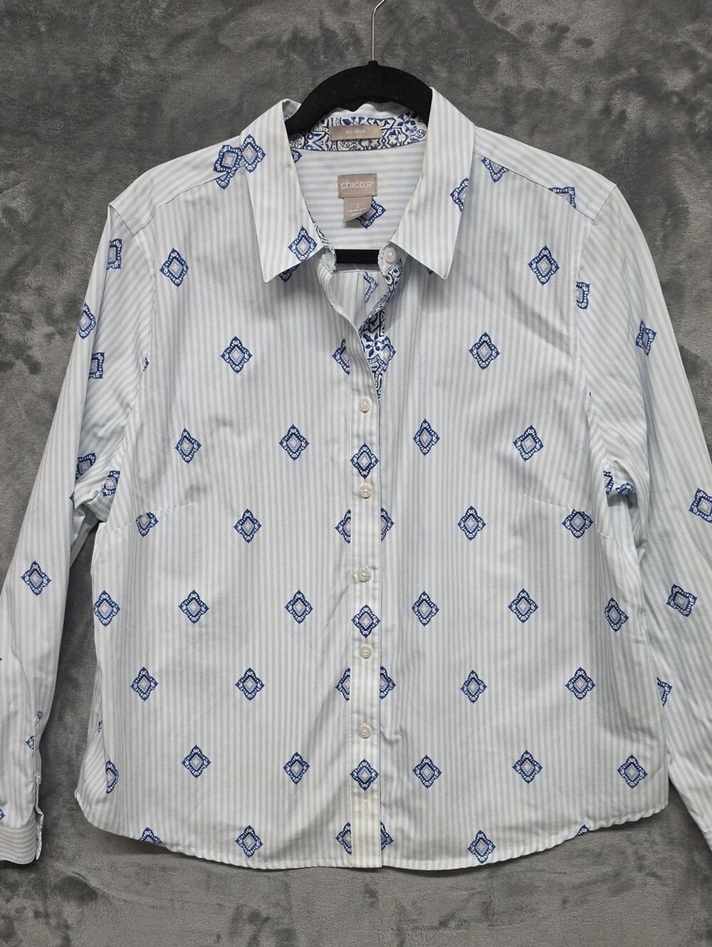 Chico's White Shirt with Blue Geometric Motif Sz 3(XL)